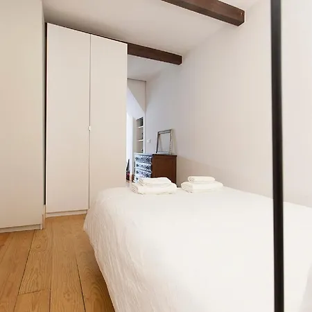 Center Charm Practical And Quiet *