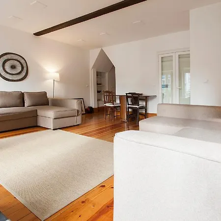 Center Charm Practical And Quiet Lissabon