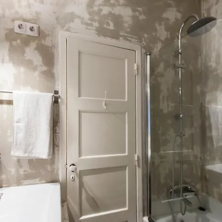 Center Charm Practical And Quiet